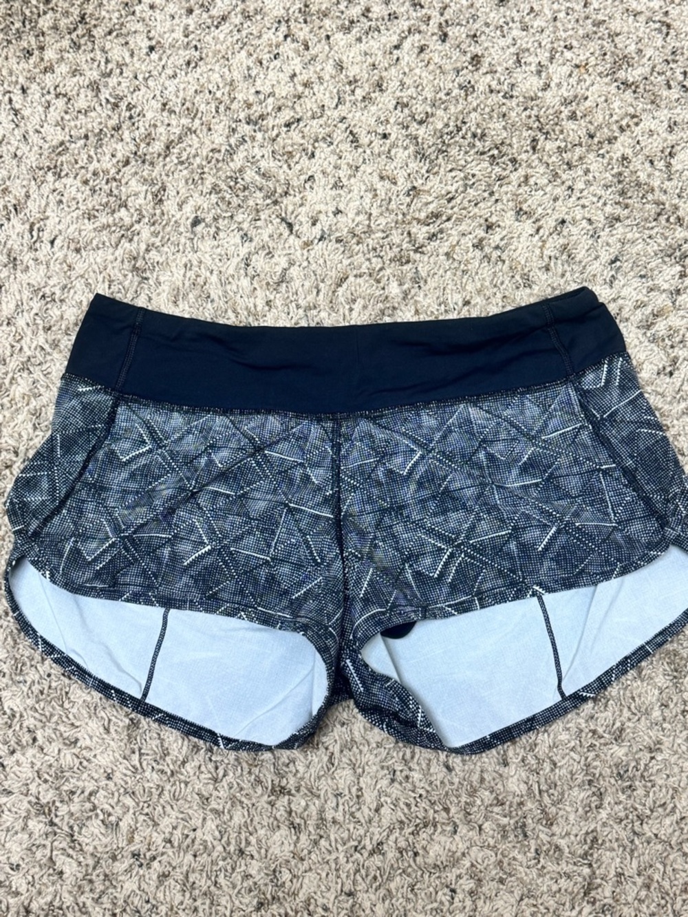 lululemon athletica Speed up Black & Gray Geo-Print Athletic Shorts Low Rise